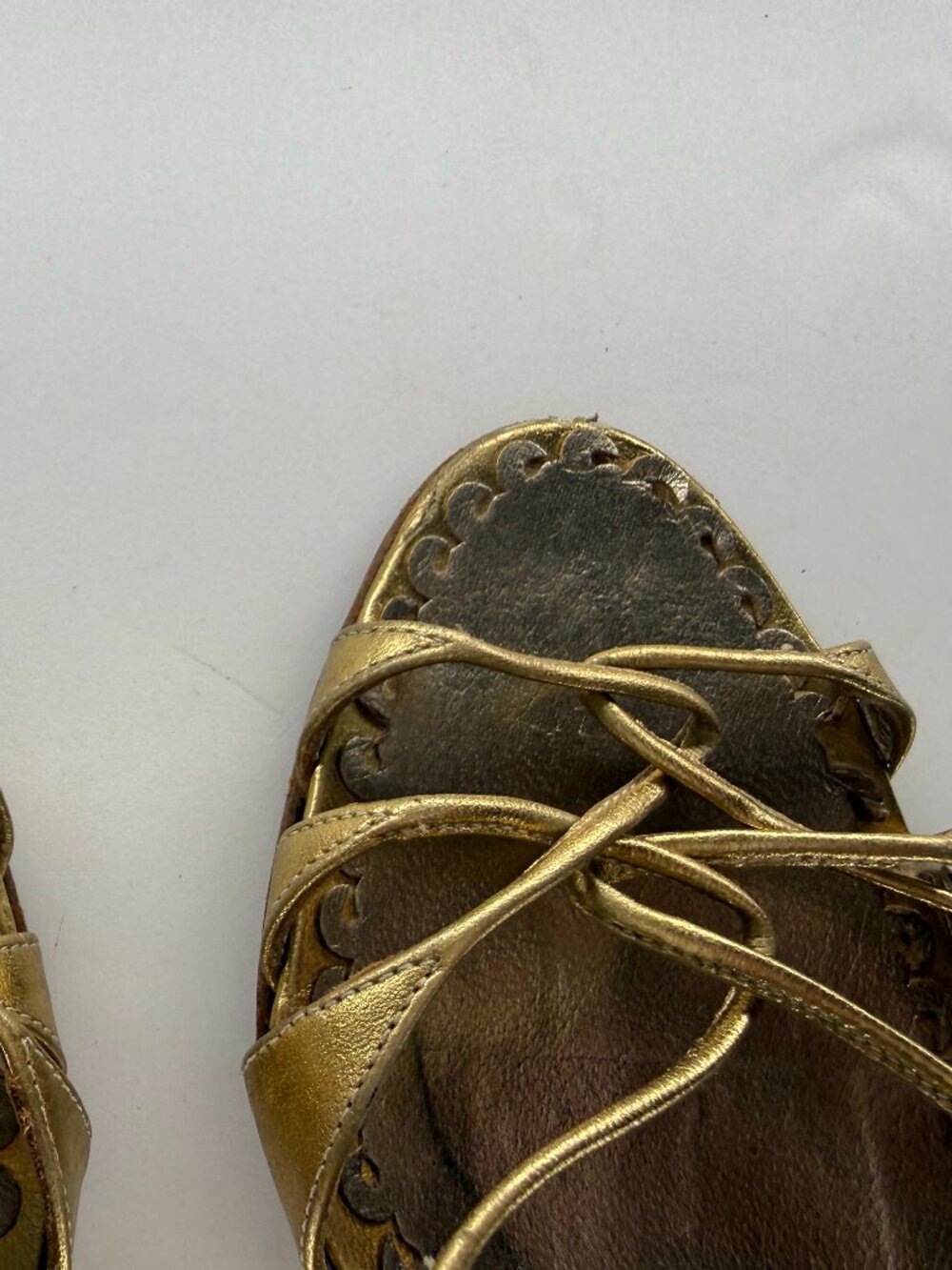MANOLO BLAHNIK METALLIC GOLD LEATHER STRAPPY ANKLE WRAP SANDALS - Picture 5 of 10
